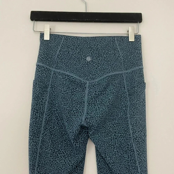 Athleta Salutation Stash II Textured 7/8 Tight Micro Cheetah Riviera Size Small - Picture 7 of 7